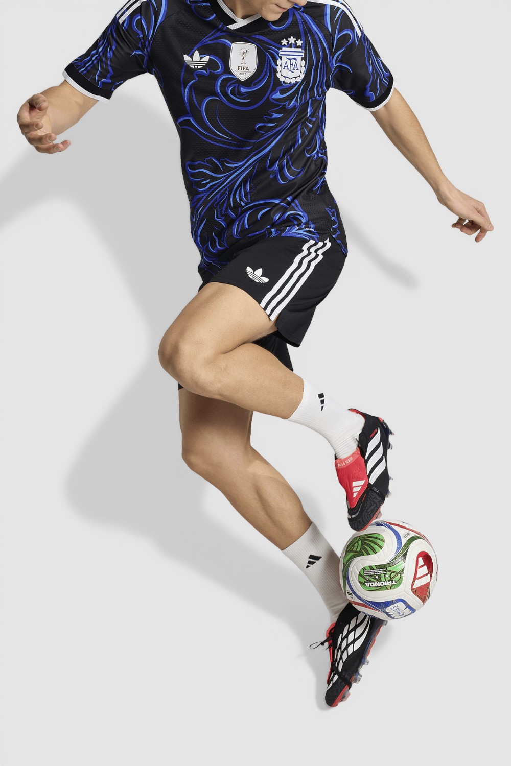 תמונת כל הלוק של חולצת כדורגל